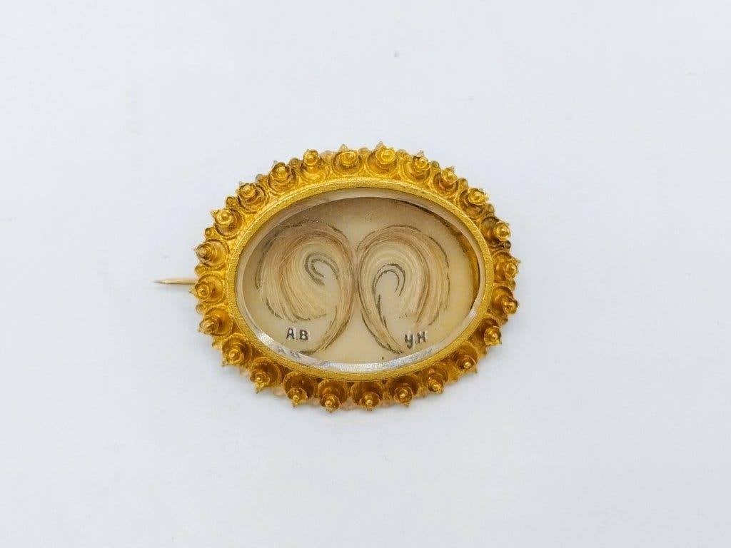 Gouden rouwbroche met haarwerk, 19e eeuw, Zeeuwse knop