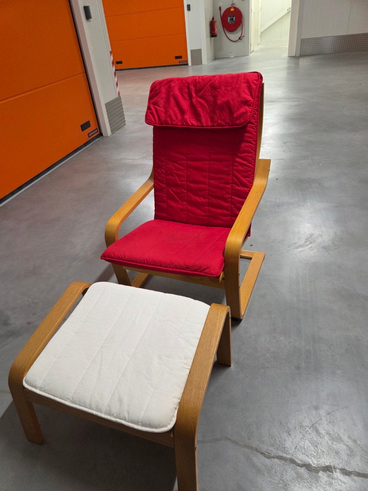 ikea poang stoel met voetenbankje, Ophalen, Gebruikt, Eén, Rood