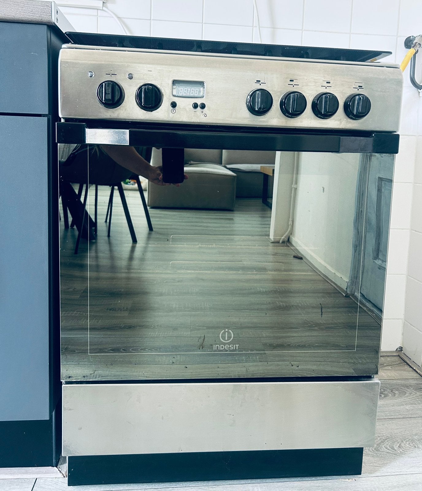 Indesit gasfornuis met oven en lade, Ophalen, Gebruikt, 4 kookzones, Gas