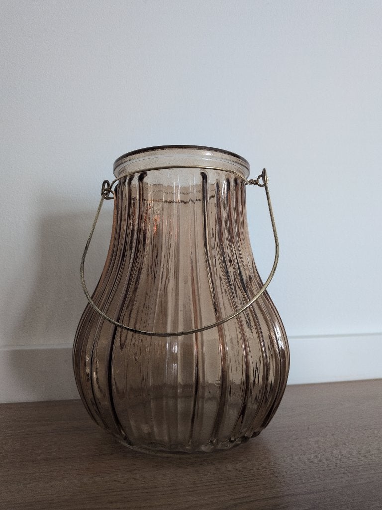 Okergele glazen lantaarn met metalen hengsel, Lantaarn, Geel, Ophalen of Verzenden, Glas