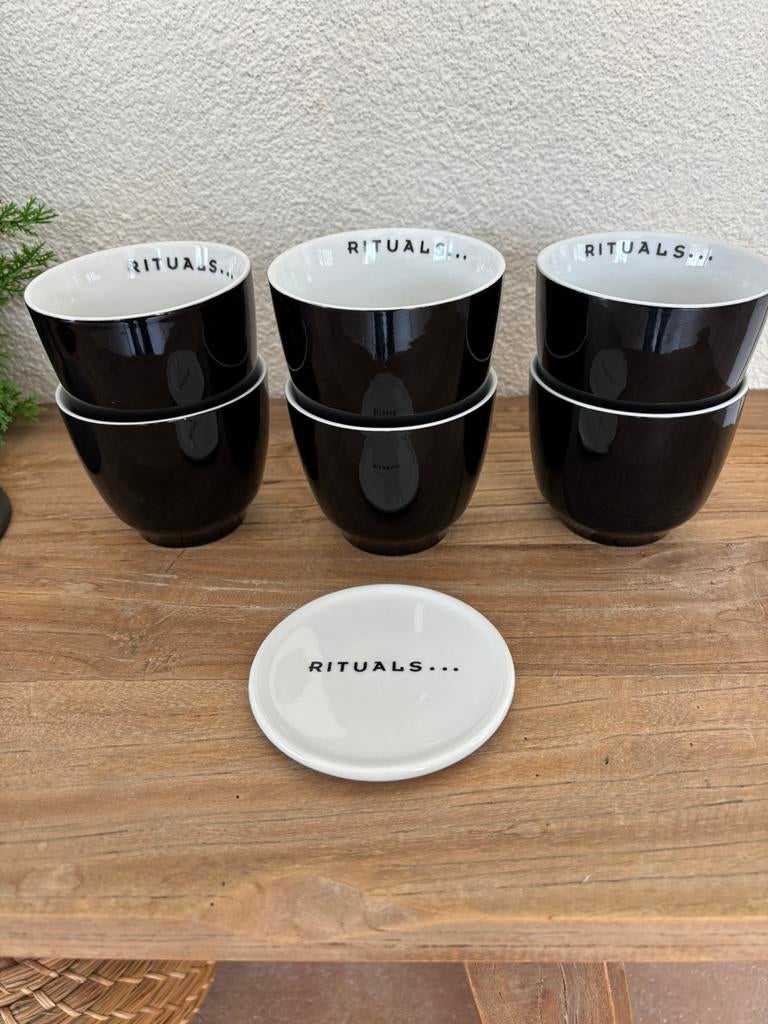 6 zwarte thee mokken van rituals., Ophalen of Verzenden, Zo goed als nieuw, Overige stijlen, Kop(pen) en/of Schotel(s)