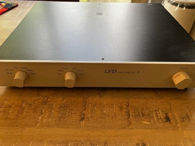 Lfd LS1 voorversterker in goede staat, Audio, Tv en Foto, Versterkers en Receivers, Overige merken, Gebruikt, Ophalen of Verzenden