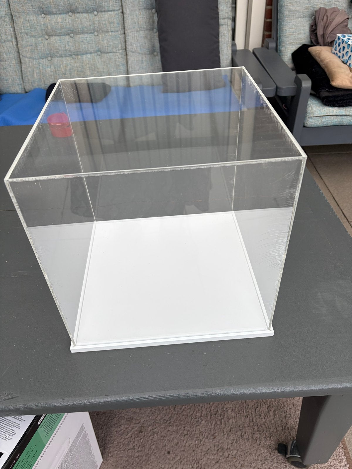Transparante Acryl Display Box met Witte Bodem, Ophalen, Kunststof, Zo goed als nieuw, Modern