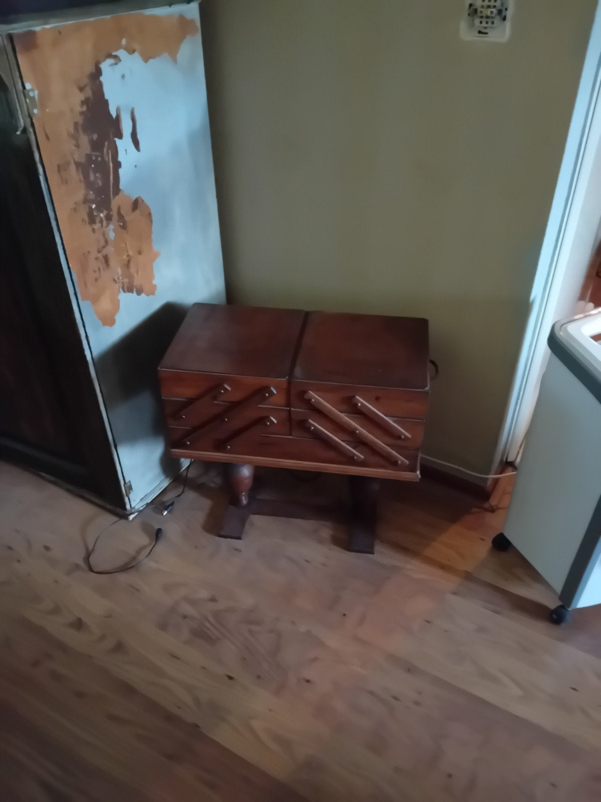 Antieke Naaidoos op Poten - Vintage Houten Handwerkdoos, Ophalen