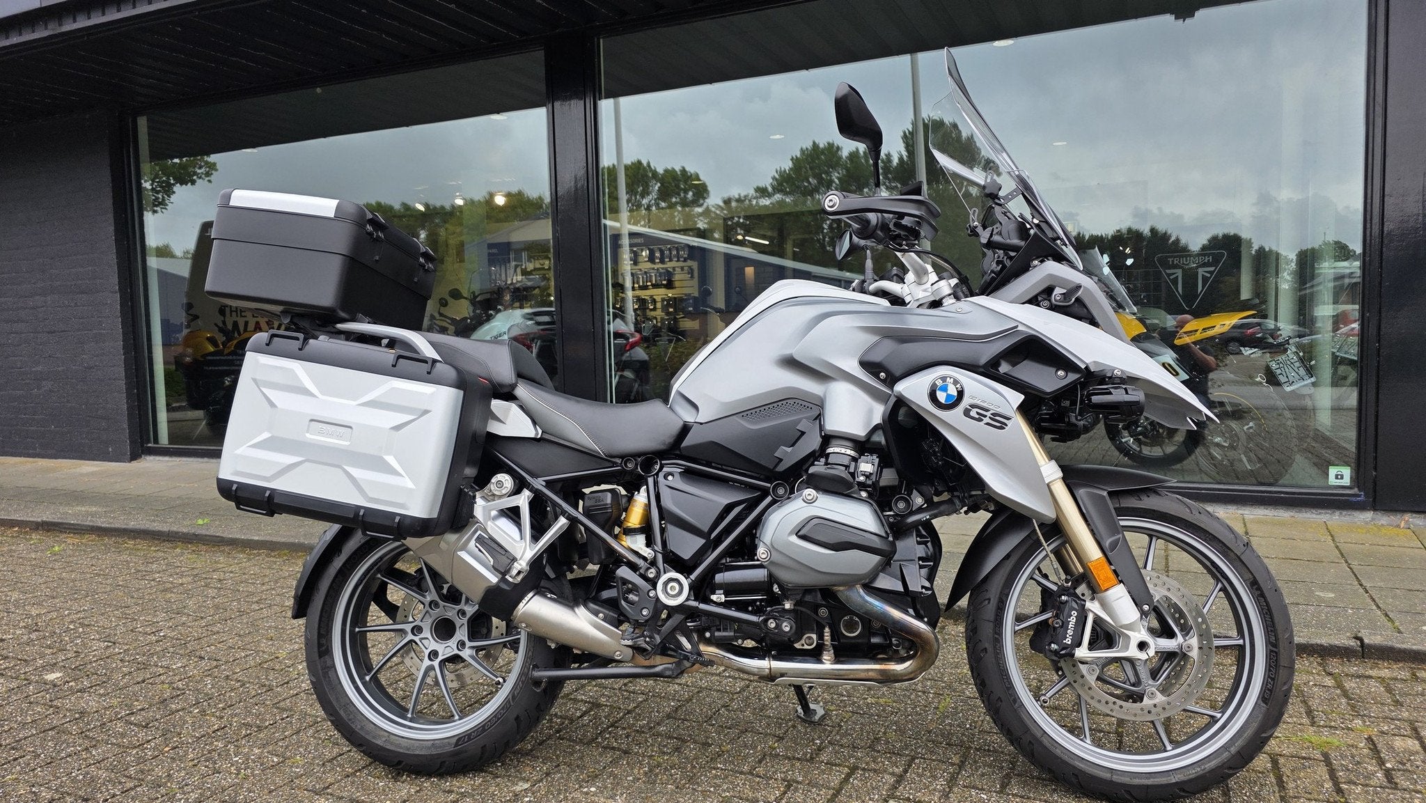 BMW R 1200 GS LC Verlaagd Verlaagde R 1200 GS LC (bj 2017), Einsteinlaan 5
2289 CC  RIJSWIJK, NL, Bedrijf, Toermotor, Info@BMW.nl