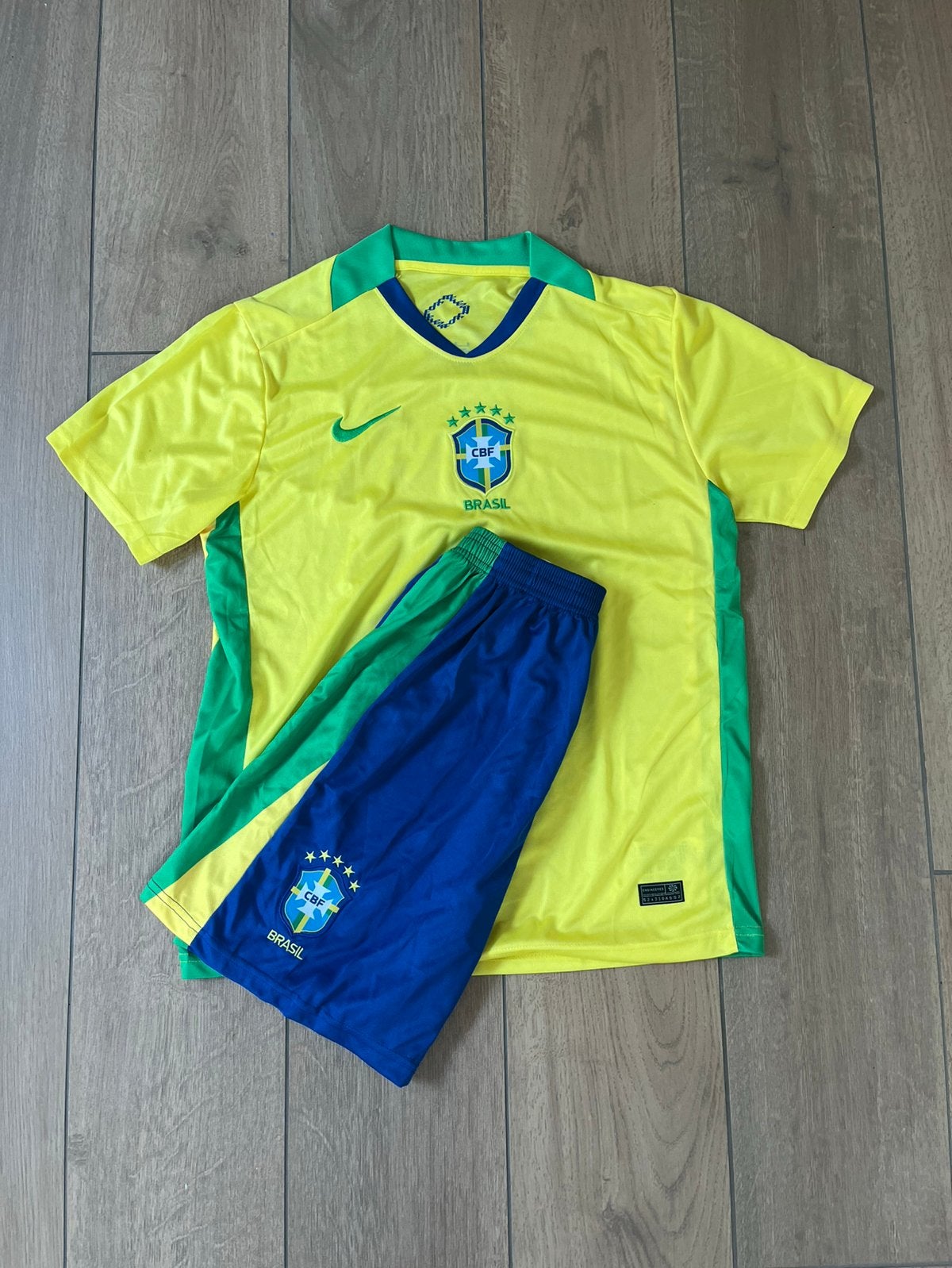 Brazilie voetbal shirt + short - Maat L - ongebruikt, Maat 52/54 (L), Meerkleurig, Ophalen of Verzenden, Zo goed als nieuw