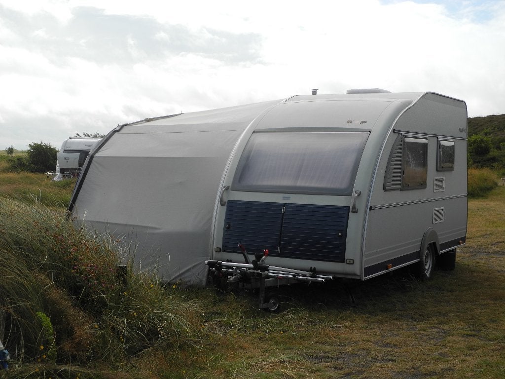 CaravanKIP KOMPAKT MC 37/ VAST DAK/ VOORLUIFEL, Kip, Tot en met 2, Kleine zit, Particulier
