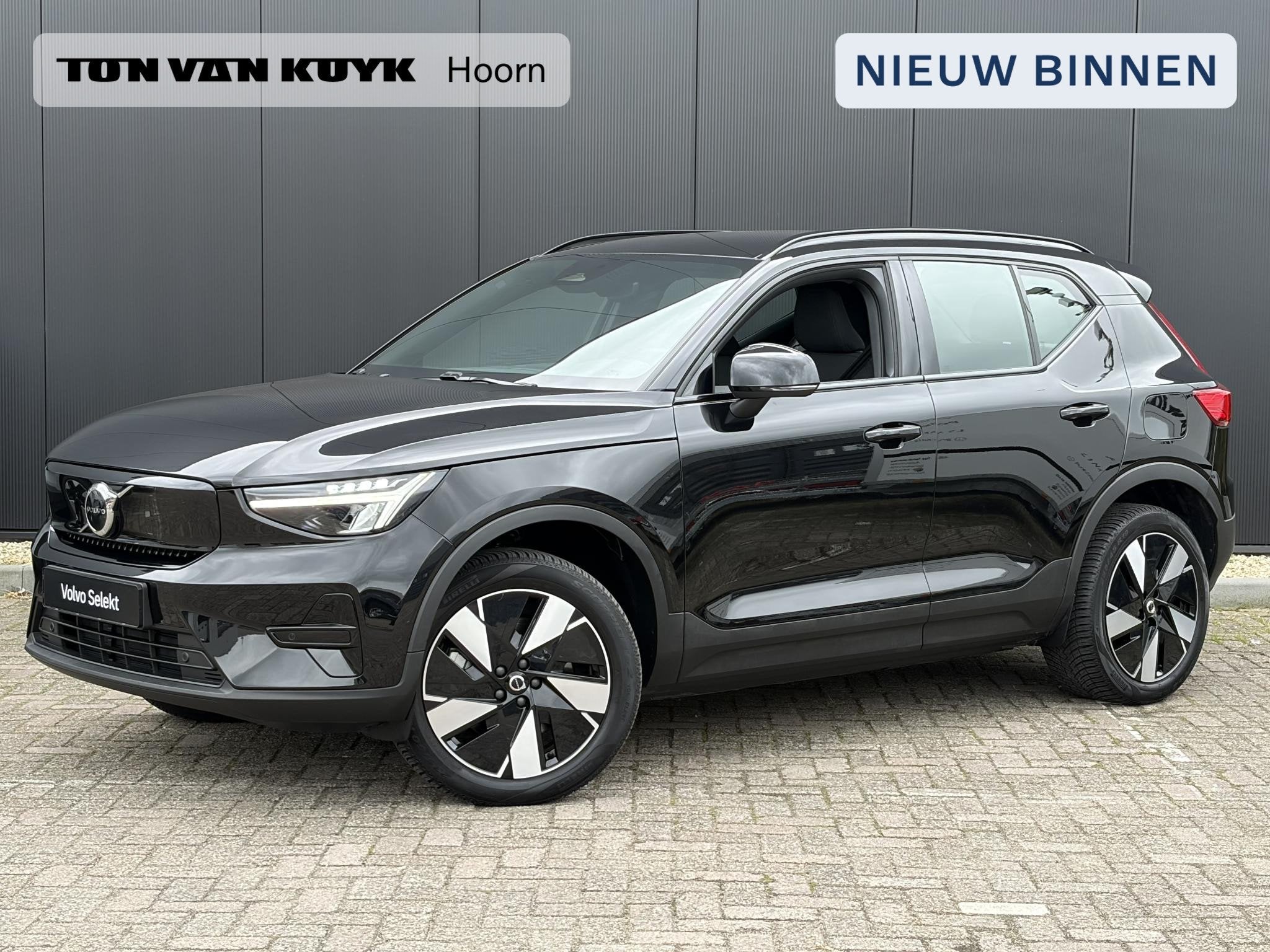 Volvo EX40 Single Motor Extended Range Plus 82 kWh Elektr. s, Auto's, Automaat, Gebruikt, Volvo Selected Used Cars, Zwart