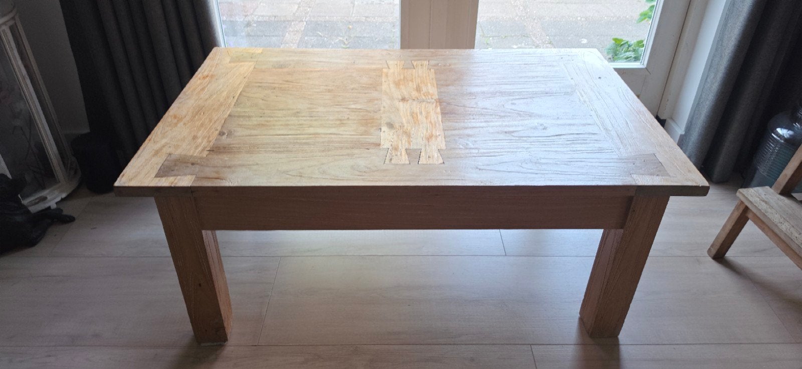 Robuuste houten salontafel met lades, Ophalen, Gebruikt, 100 tot 150 cm, Rustiek