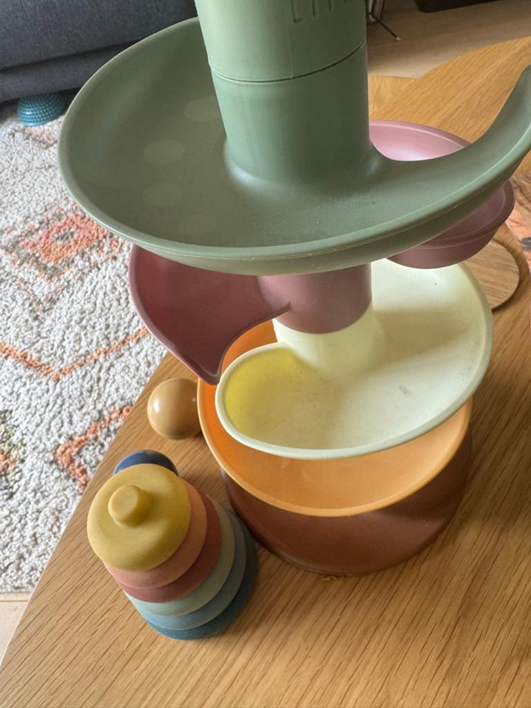 Houten ballenbaan en stapeltoren voor baby's, Kinderen en Baby's, Speelgoed | Babyspeelgoed, Ophalen of Verzenden, Zo goed als nieuw