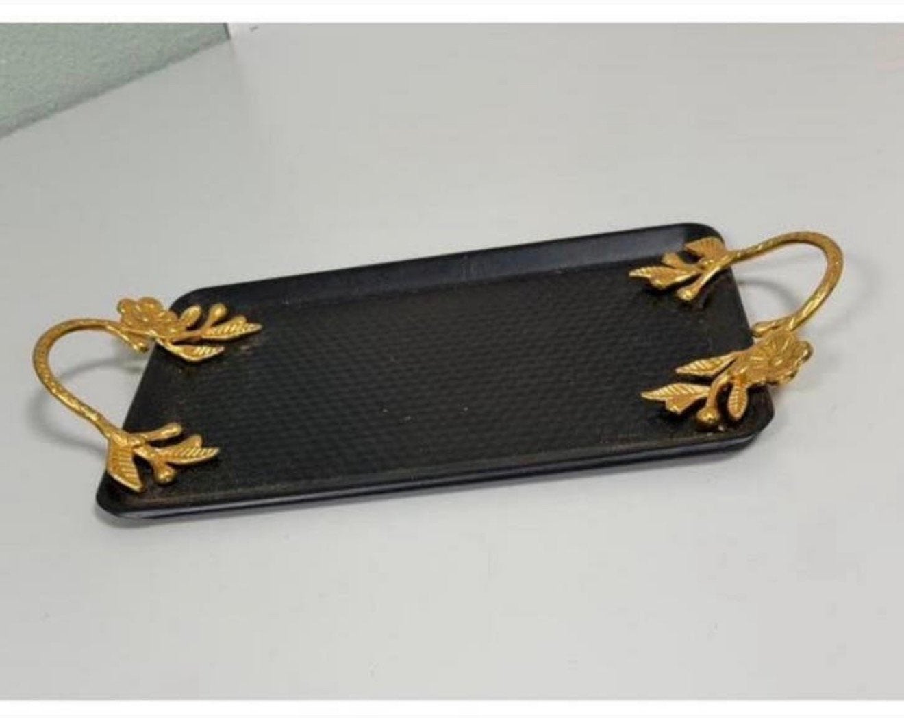 Zwarte metalen serveerschaal dienblad goudkleur handvatten, Ophalen of Verzenden, Zo goed als nieuw, H, H
