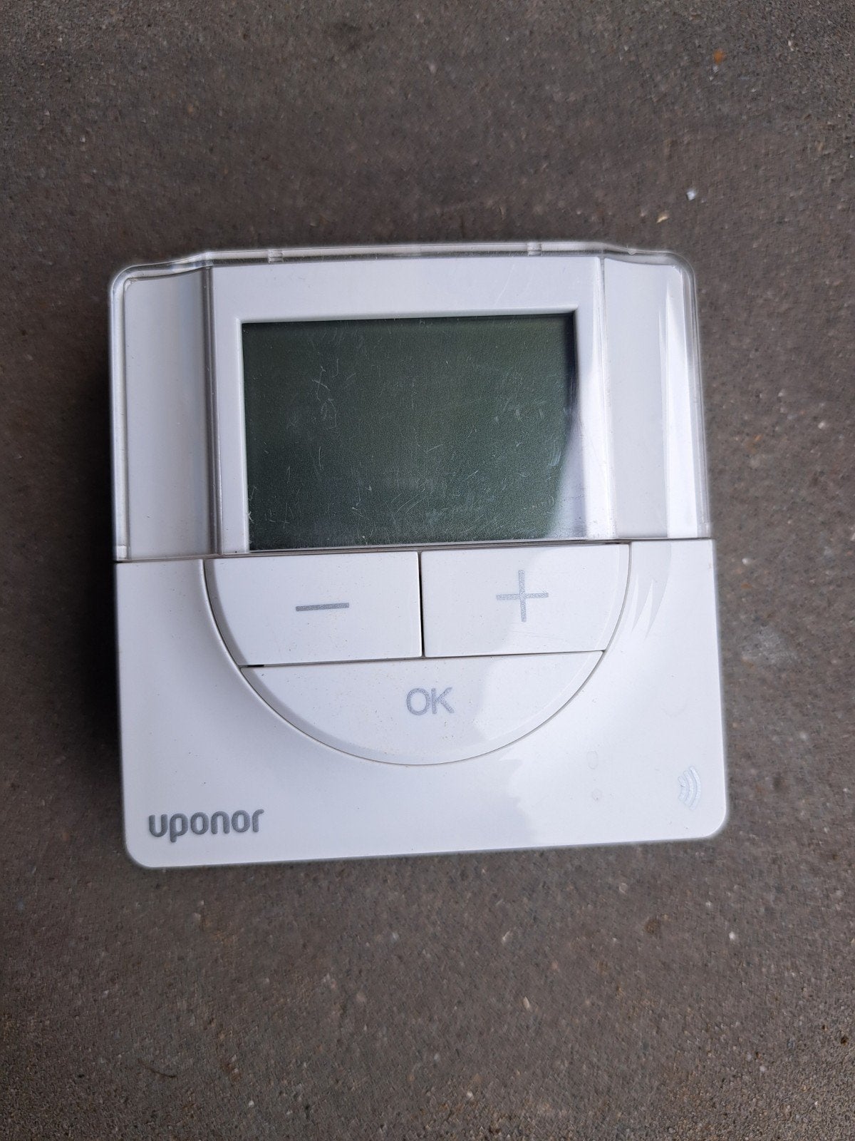 Uponor thermostaat FRF2005283 met 2x AAA batterij, Doe-het-zelf en Verbouw, Thermostaten, ., Ophalen of Verzenden, Zo goed als nieuw