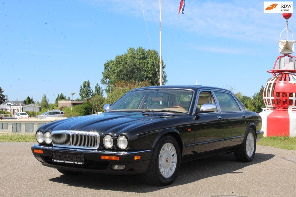 Jaguar XJ 3.2 Executive *DAIMLER SIX 4.0 1e EIG ! *NL AUTO !, Auto's, Automaat, Achterwielaandrijving, Zwart, Sedan