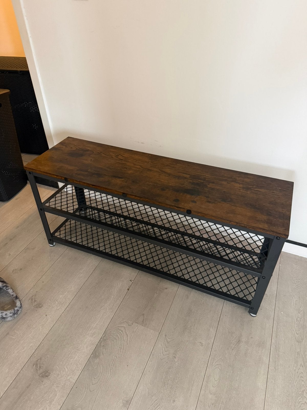 Industrieel schoenenrek / halbankje met 2 metalen legplanken, Ophalen, Zo goed als nieuw