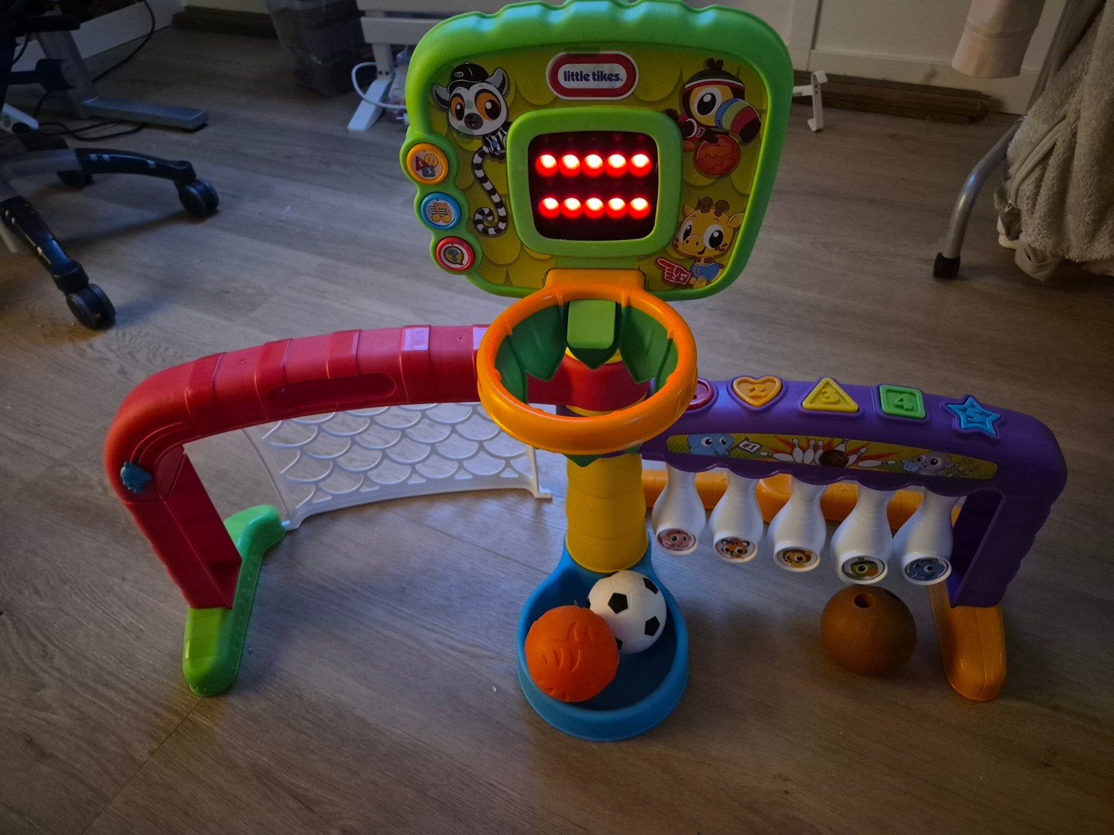 Little Tikes 3-in-1 Sports Zone: Voetbal, Basketbal, Bowling, Ophalen