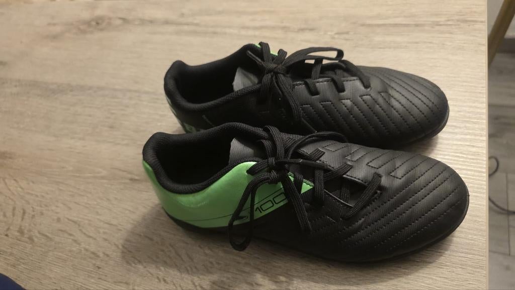 Kipsta voetbalschoenen voor kunstgras - Maat 37, Maat XS of kleiner, Ophalen, Zo goed als nieuw, Schoenen