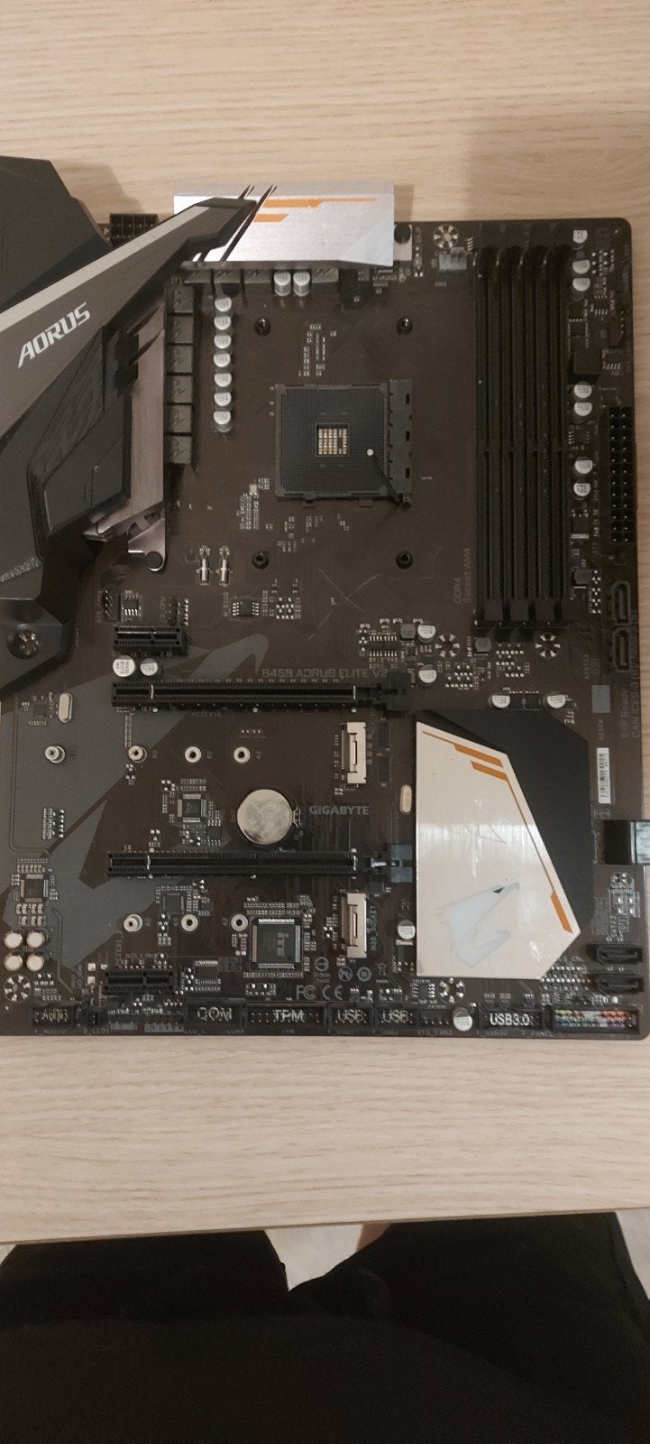 Defect B450 Aorus Elite V2 Moederbord - Onderhandelbaar, Computers en Software, Moederborden, Niet werkend, AMD, DDR4, Verzenden