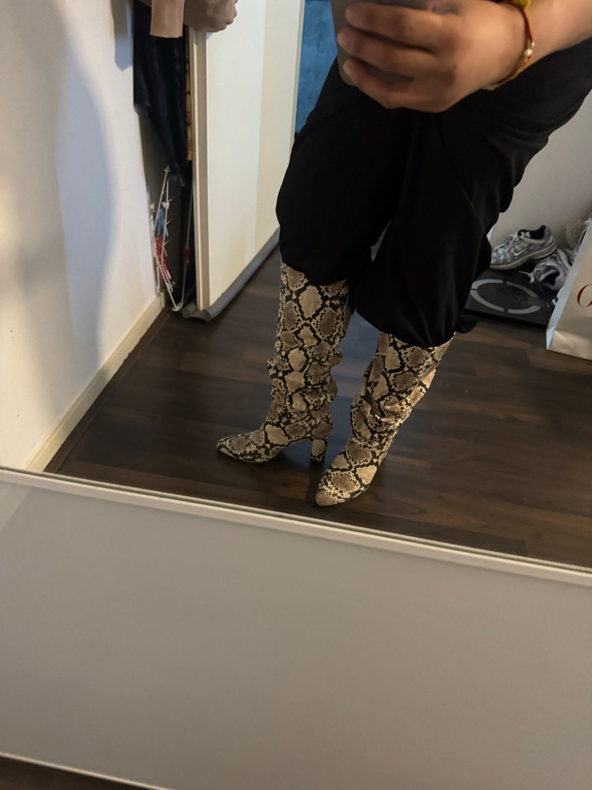 Slangenprint laarzen met brede schacht, Kleding | Dames, Schoenen, Ophalen of Verzenden, Gedragen, Overige kleuren, Hoge laarzen