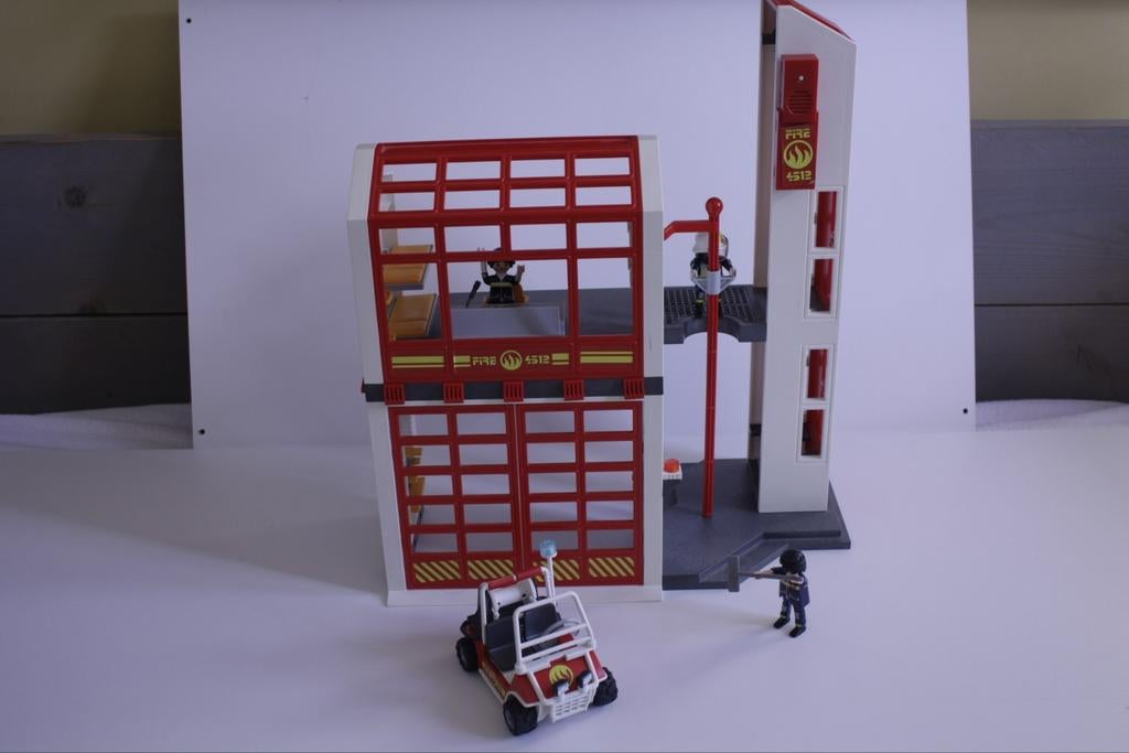 Playmobil kazerne met auto., Kinderen en Baby's, Speelgoed | Playmobil, Ophalen of Verzenden, Gebruikt, Complete set