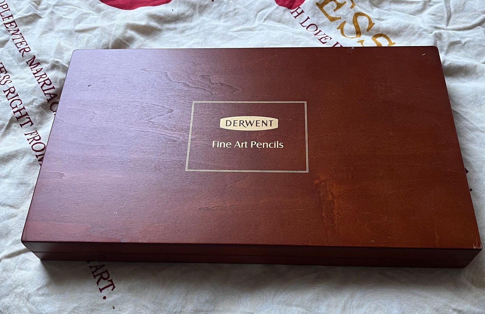 Derwent Fine Art Pencils complete set in houten kist, Hobby en Vrije tijd, Tekenen, Ophalen of Verzenden, Zo goed als nieuw, Potlood of Stift