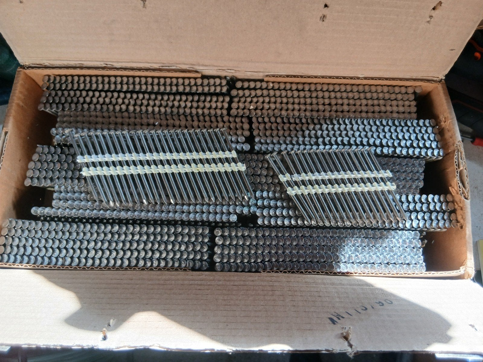 bijna volledig doos nieuwe spijkers 70 mm voor schiethamer, Ophalen of Verzenden, Nieuw, 50 tot 100 mm, Spijkers