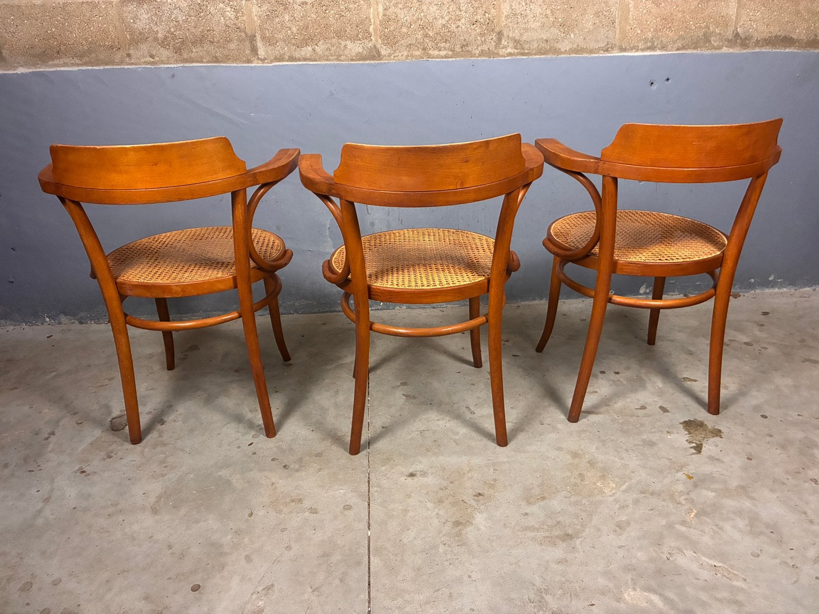 3 of 5 Thonet nr 3 of 233 Cosmos stoelen webbing Ligna, Ophalen