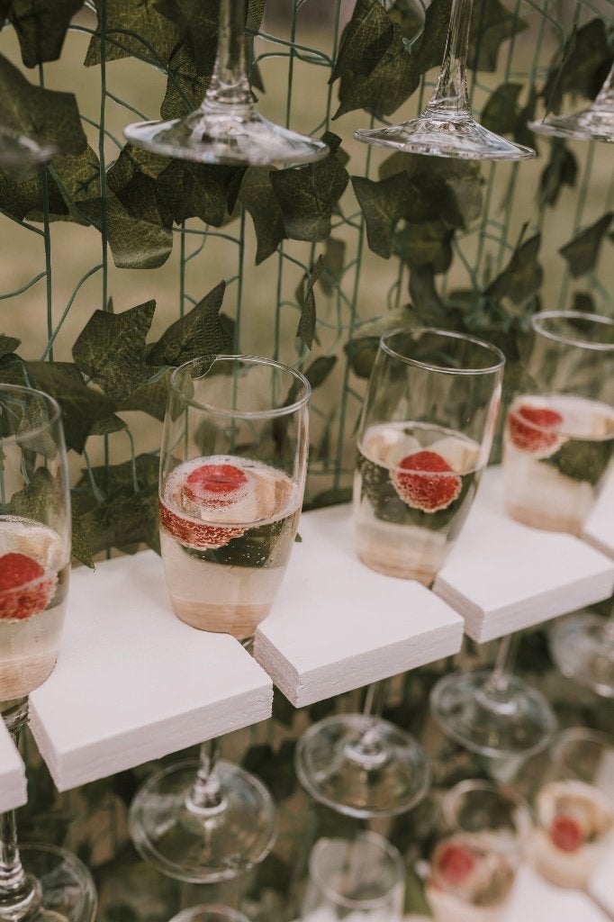 Te Huur: Bruiloft decoratie (champagnewand breed), Ophalen, Zo goed als nieuw, Geboorte of Huwelijk