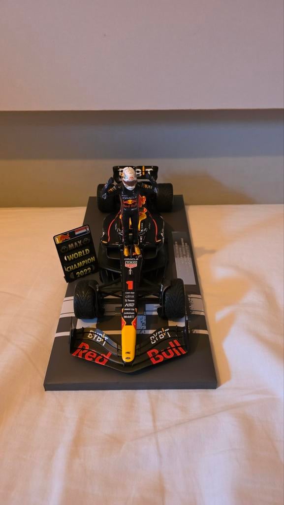 RB18 Max Verstappen World Champion 2022 1:18, Hobby en Vrije tijd, Modelauto's | 1:18, Ophalen of Verzenden, Zo goed als nieuw