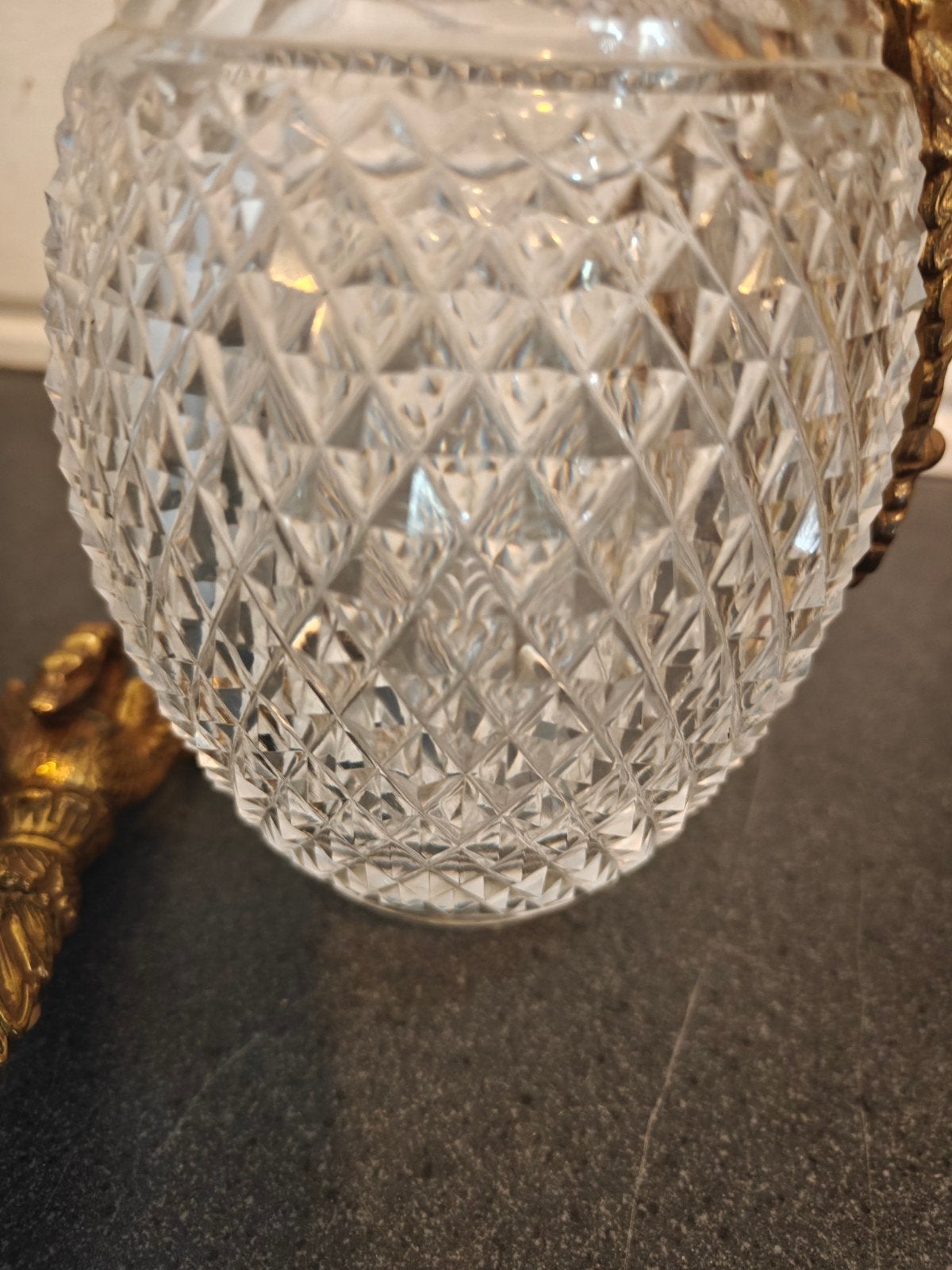 Antieke kristallen vaas met 2 bronzen ornamenten opknapper., Antiek en Kunst, Ophalen of Verzenden