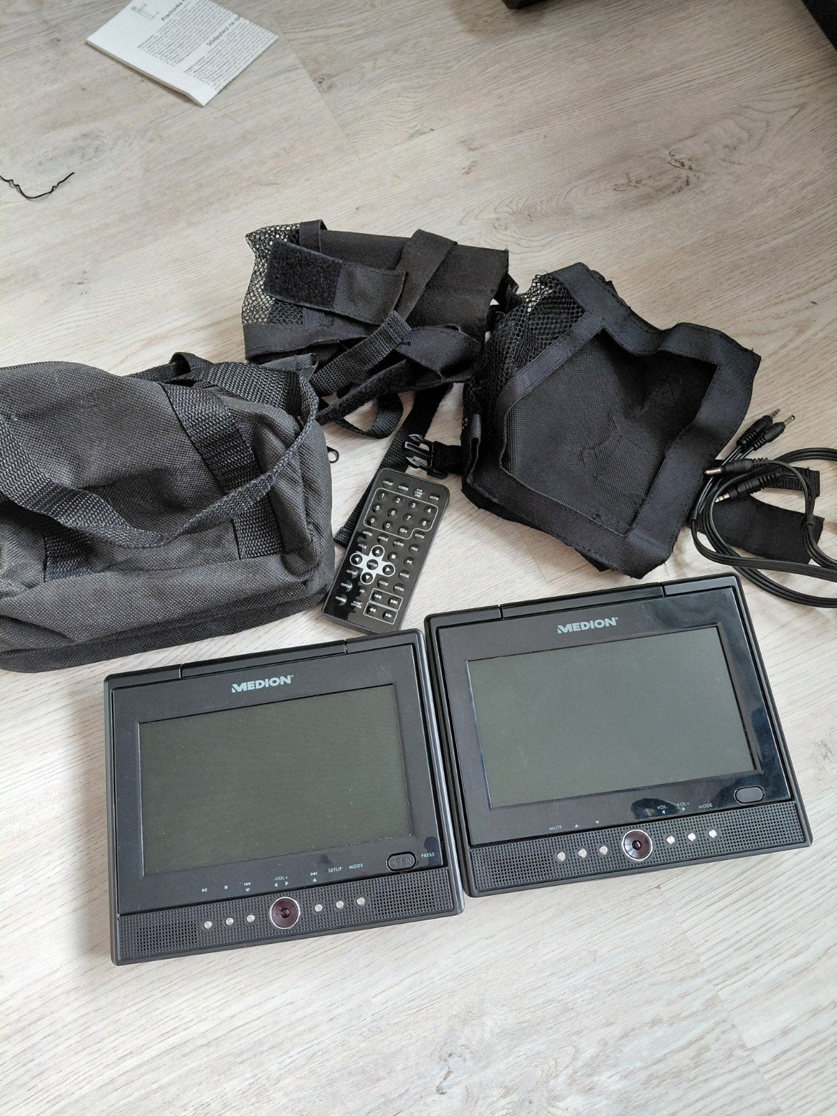 Medion Draagbare DVD-spelers (2 stuks) met accessoires, Ophalen, Gebruikt, Dvd-speler, Draagbaar
