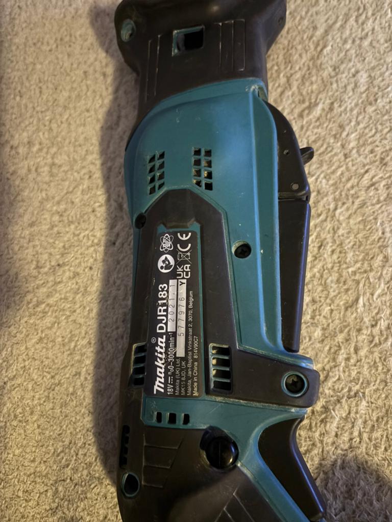 Makita DJR183  reciprozaag, Ophalen of Verzenden, Zo goed als nieuw, 600 tot 1200 watt, Bandschuurmachine
