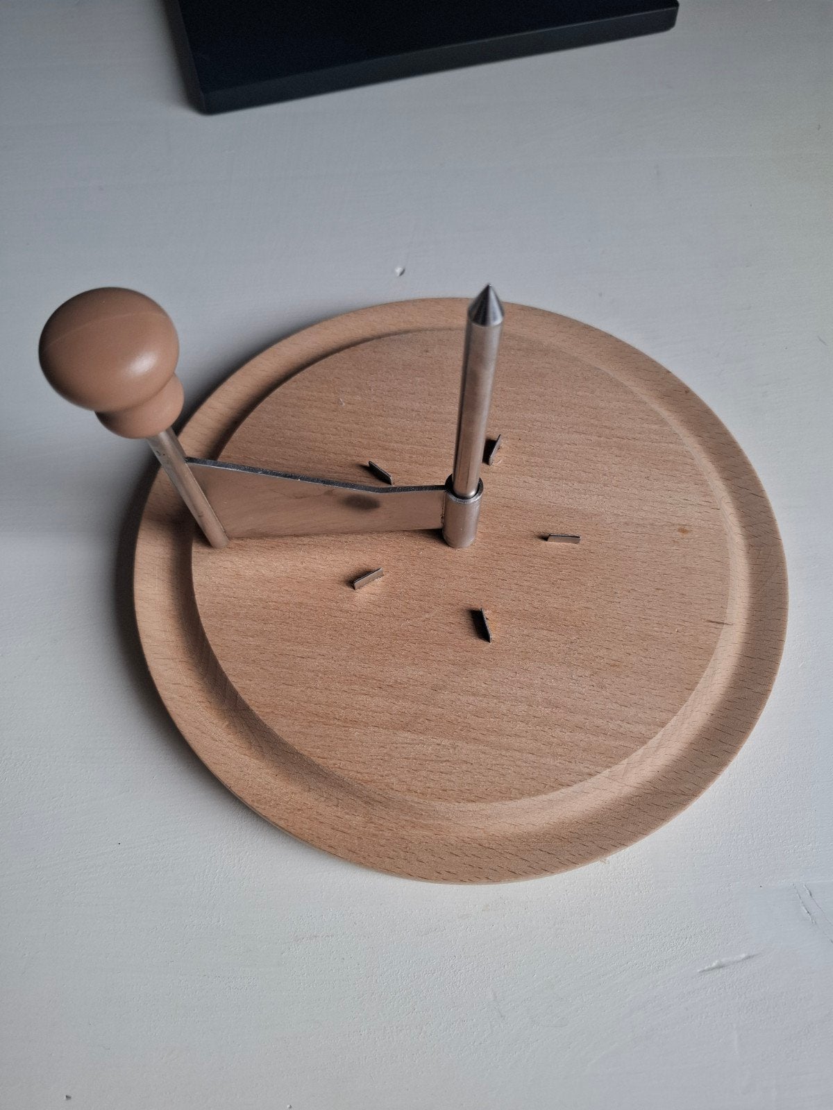 Tête de Moine kaasschaaf / kaasrasp / kaaskruller, Overige typen, Hout, Ophalen of Verzenden, Zo goed als nieuw