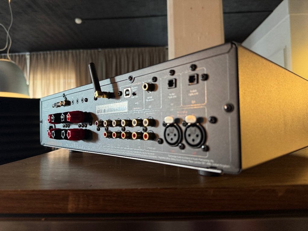 Foto 11 van Cambridge Audio || CX A81 versterker met DAC