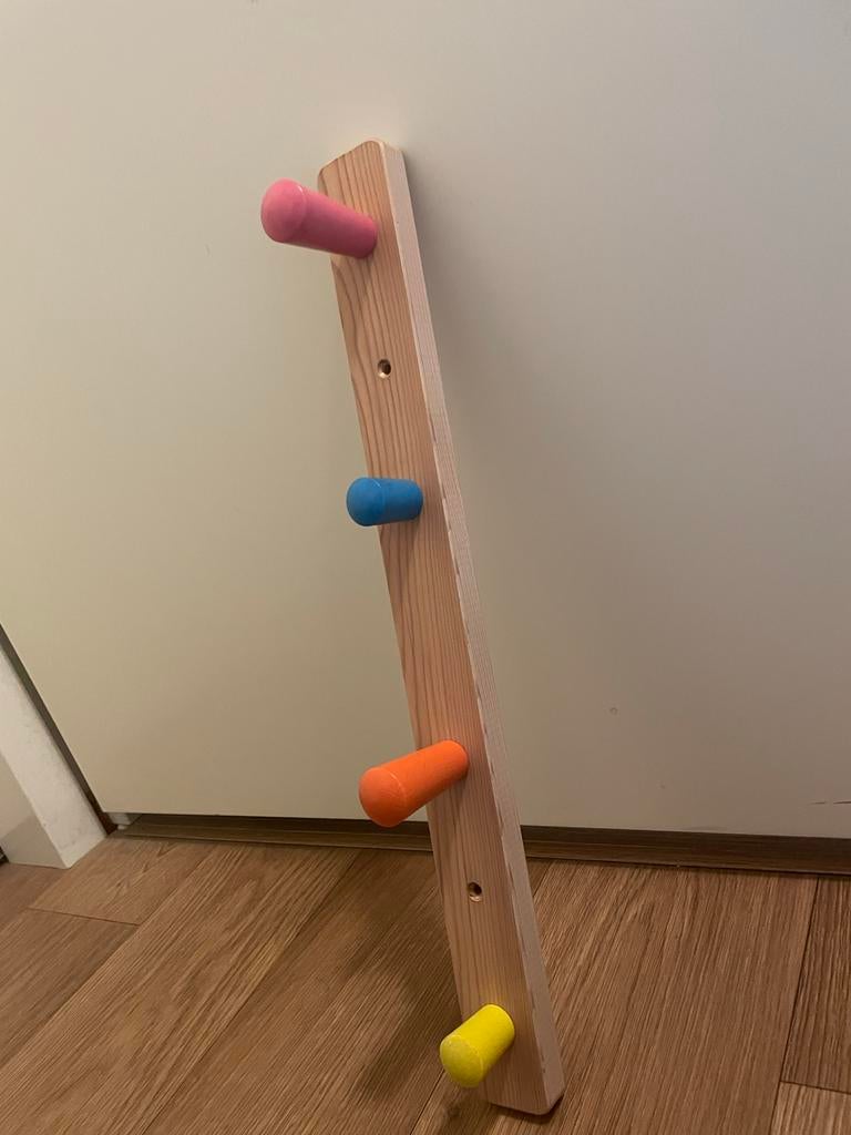 IKEA FLISAT Kinderkapstok Hout met Kleurrijke Haken, Huis en Inrichting, Woonaccessoires | Kapstokken, Ophalen of Verzenden, Zo goed als nieuw