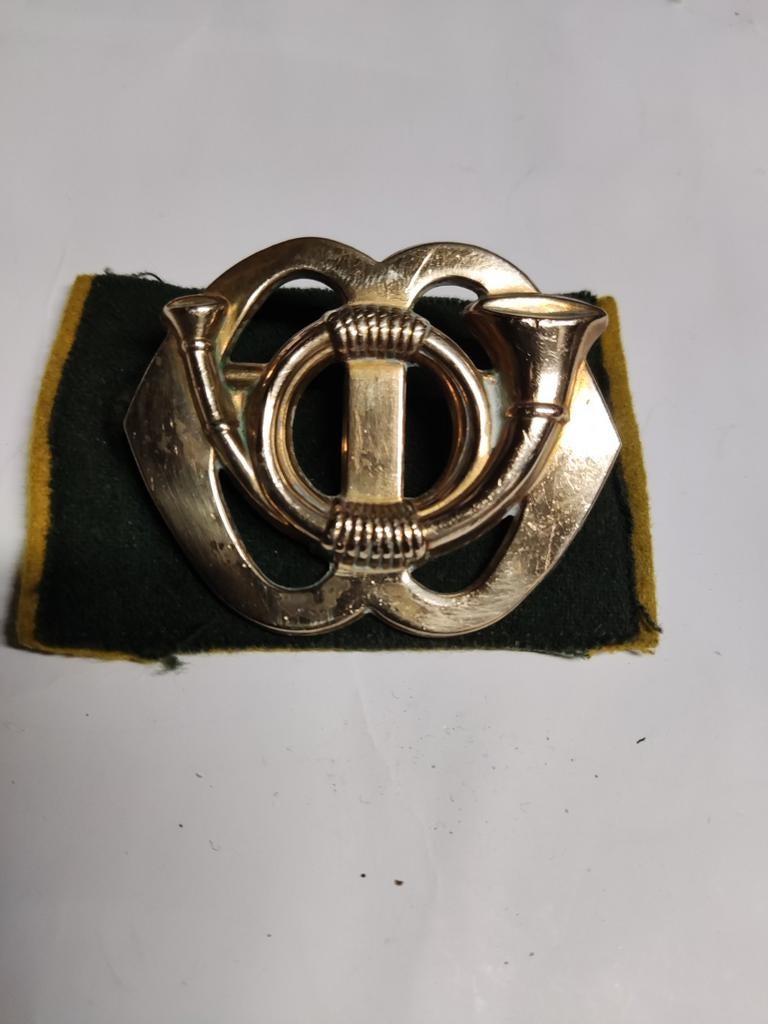 Oud koperen baretembleem Garde Jagers, oogjes direct!, Ophalen of Verzenden, Landmacht, Nederland, Embleem of Badge
