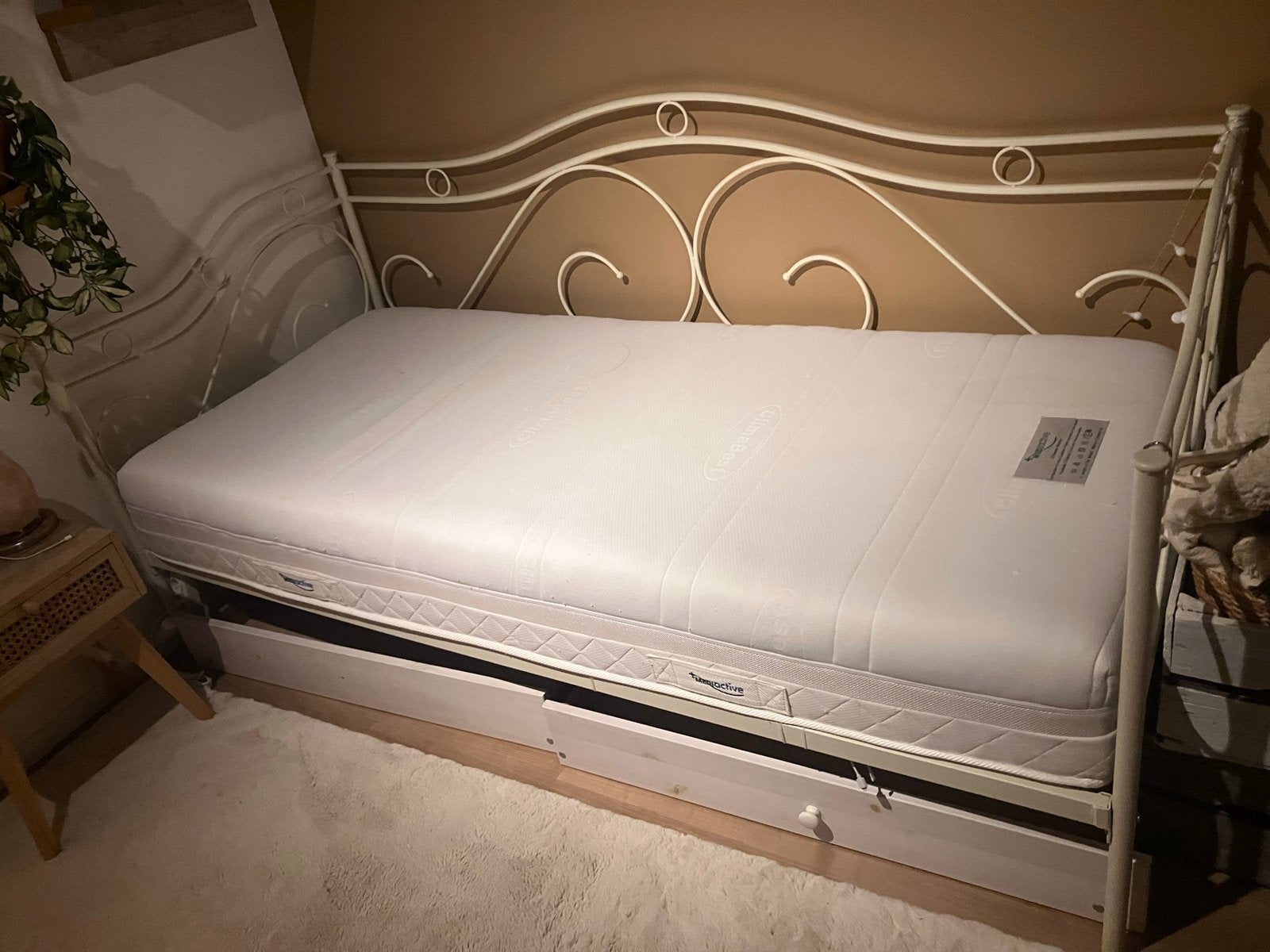 Eenpersoons bed + matras en lades, meidenbed, Huis en Inrichting, Ophalen, Gebruikt, 90 cm, Eenpersoons