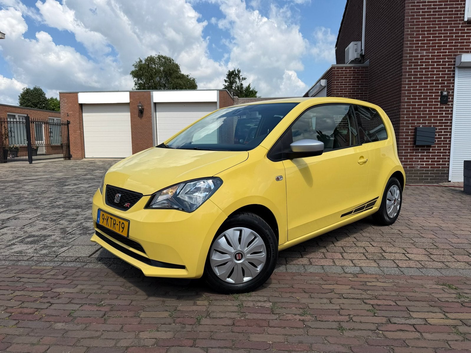 Seat Mii 1.0 Style Sport 55KW 2012 Geel APK 4-2-2027!, Auto's, Seat, Euro 5, Stof, 74 pk, 4 stoelen