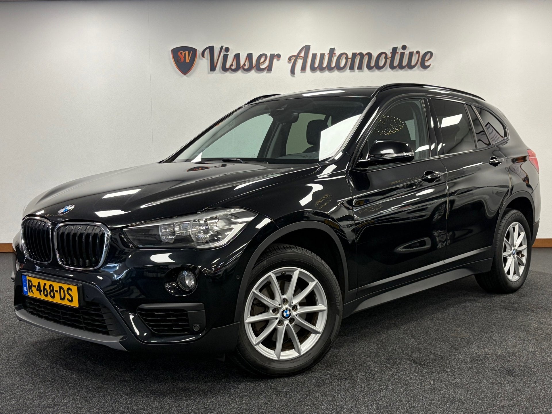 BMW X1 SDrive18i High Executive, Auto's, Gebruikt, Euro 6, Zwart, Leder