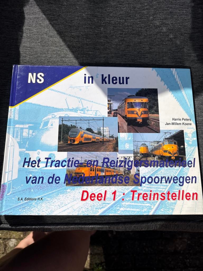 NS in kleur: Het Tractie- en Reizigersmaterieel Deel 1, Boeken, Ophalen of Verzenden, Gelezen, Trein