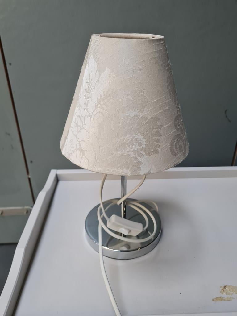 Klein Nachtkastlampje met Crème Kapje en Grijze Poot, Ophalen of Verzenden