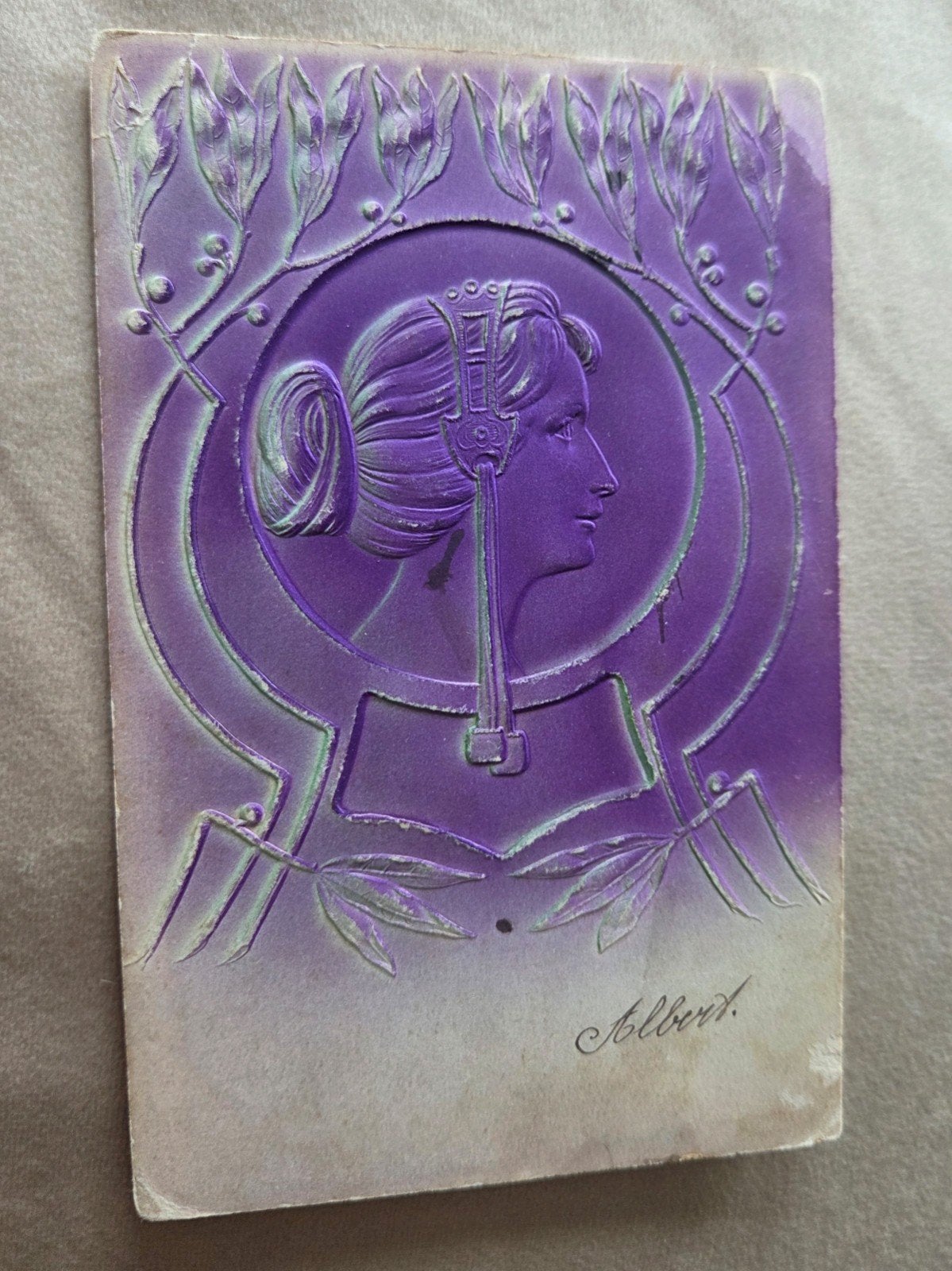Antieke reliëf ansichtkaart met vrouwenprofiel, ca. 1900, Verzenden, Voor 1920, Ongelopen, Overige thema's