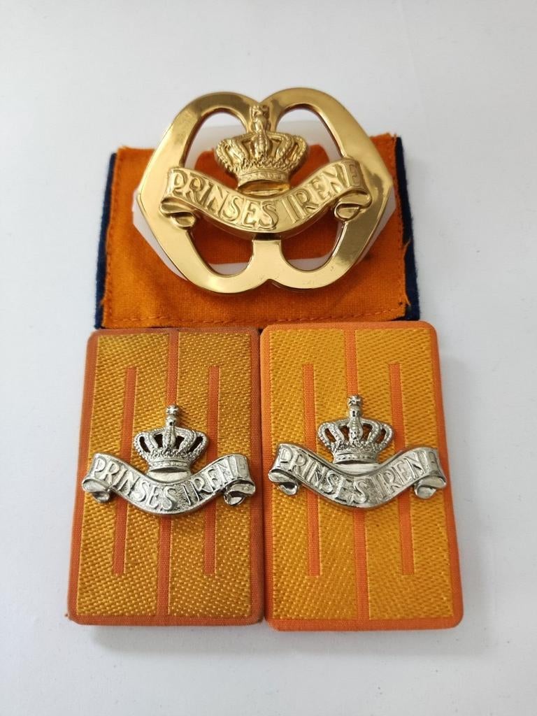 Setje Fuseliers Prinses Irene., Ophalen of Verzenden, Landmacht, Nederland, Embleem of Badge