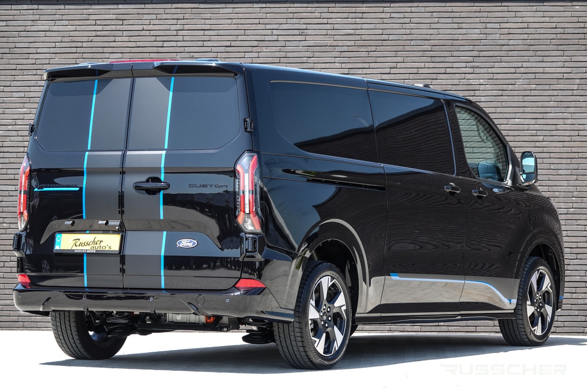 Ford E-Transit Custom L2H1 218Pk Aut. | Elektrisch | Nieuwe, Auto's, Bestelauto's, Automaat, Achterwielaandrijving, Gebruikt, Zwart