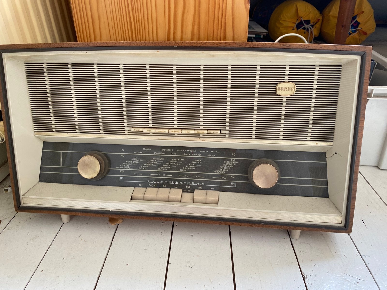 Erres radio . Een oudje, Antiek en Kunst, Ophalen
