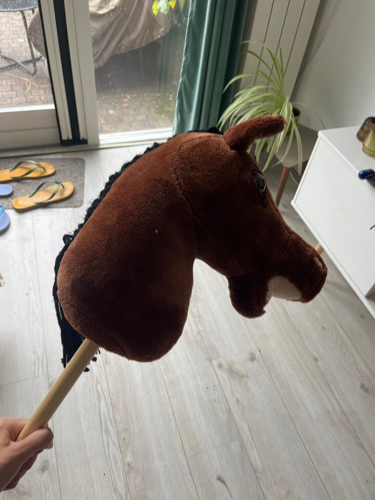 Hobby horse stokpaard bruin met zwarte manen en witte bless, Ophalen of Verzenden, Zo goed als nieuw, Jongen of Meisje