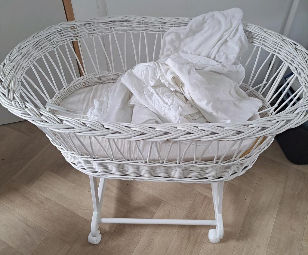 Rotan Witte wieg met hemel, Ophalen of Verzenden, Gebruikt, Wieg