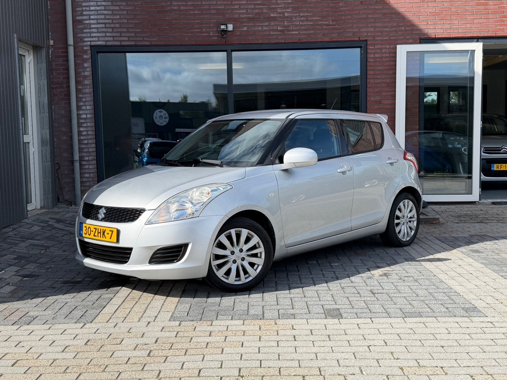 Suzuki Swift 1.2 Bandit EASSS | Stoelverwarming | Cruise | A, Auto's, Voorwielaandrijving, Stof, Gebruikt, 4 cilinders