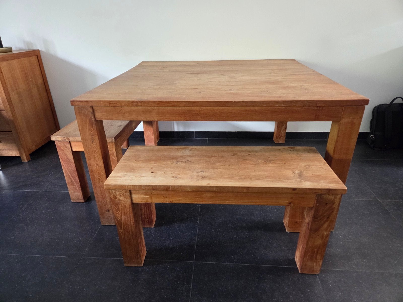 massief teak houten eettafel met twee bankjes, Ophalen, Gebruikt, Landelijke of industriële stijl, Vier personen