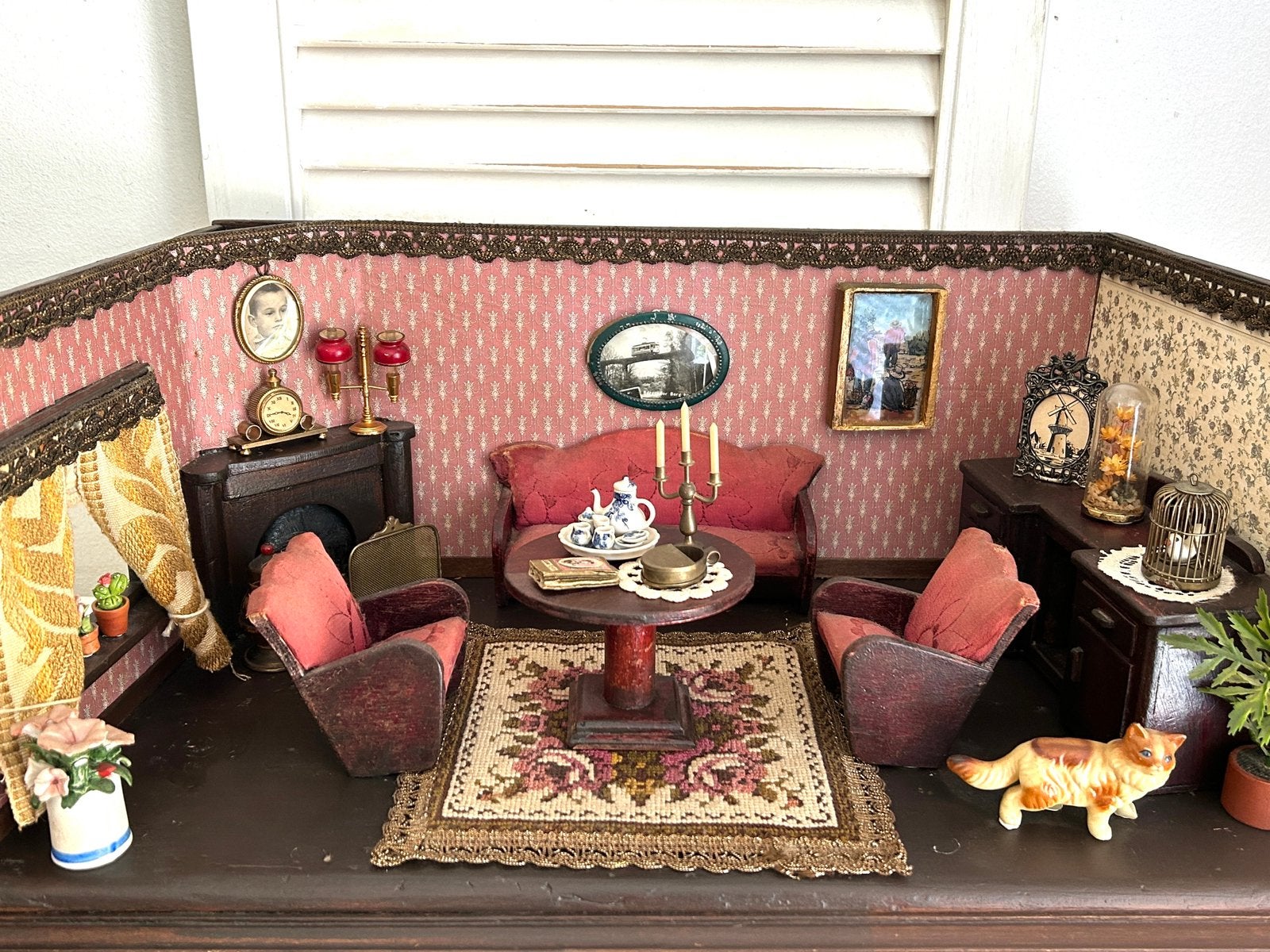 Antiek poppenhuis poppenkamer salonkamer met inhoud, Ophalen, Gebruikt, Poppenhuis