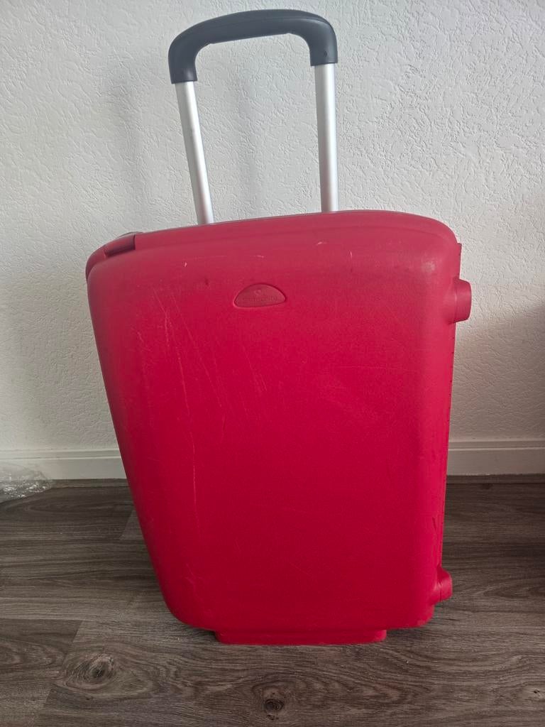 Samsonite reiskoffer rood met wieltjes, Sieraden, Tassen en Uiterlijk, Koffers, Wieltjes, Gebruikt, Hard kunststof, Minder dan 50 cm